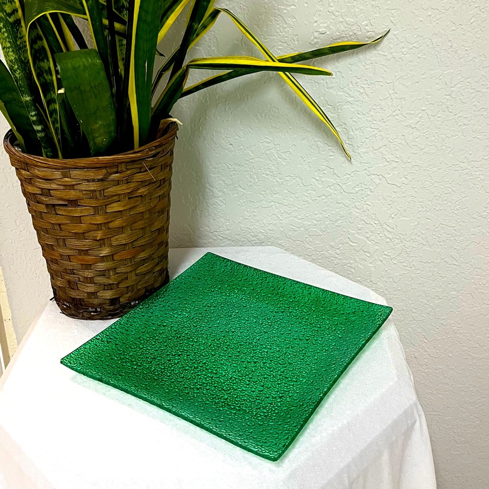 Beautiful green cracked/ pebbled square glass serving dish . 9.5"
